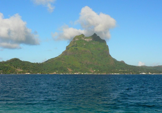 11- Le mont Otemanu vu du motu Tapu 